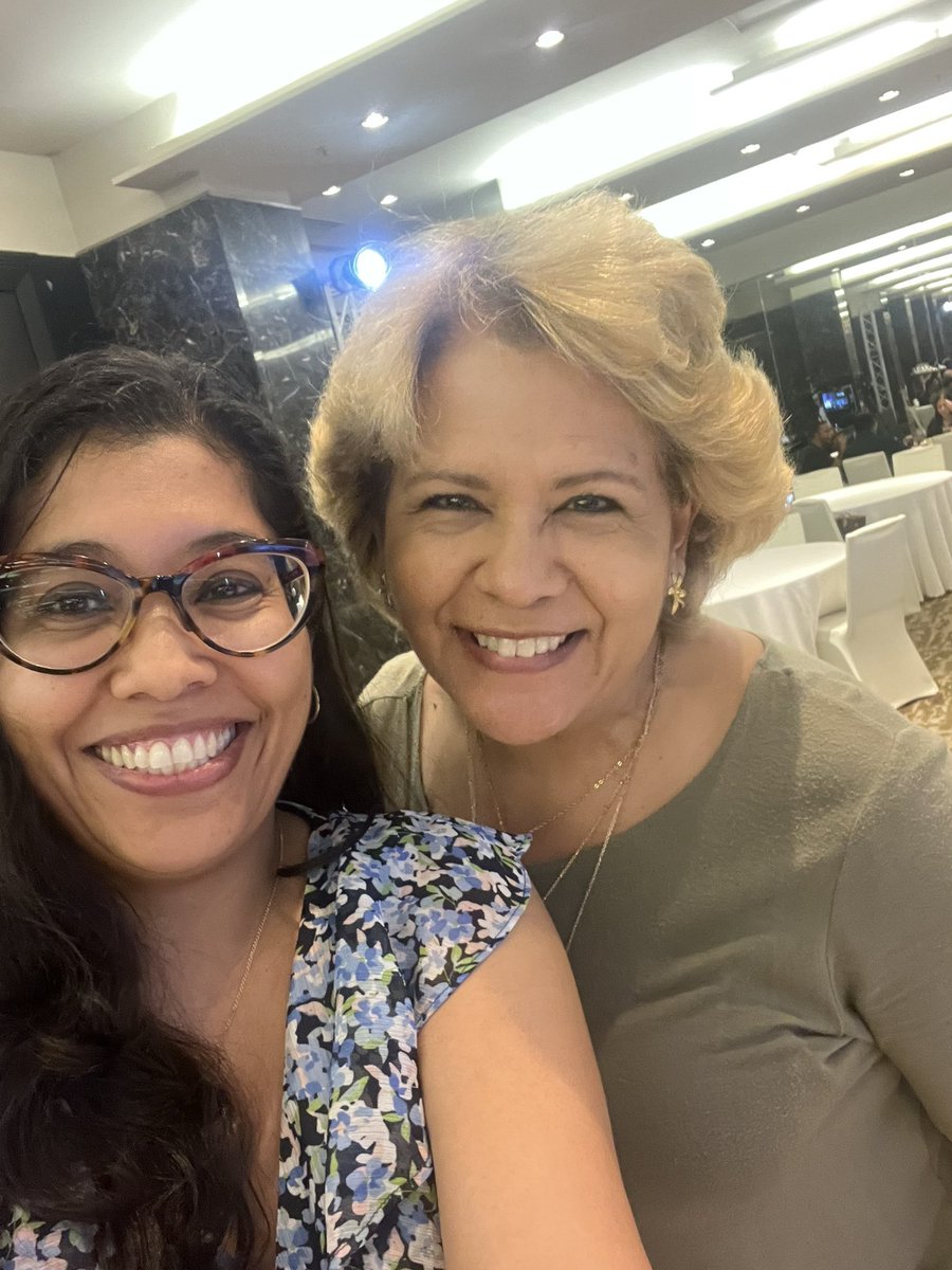 MargoriethT's tweet photo. @molakarla @irzetapia @Sarahrosasarias @robertvanhoorde @giselleherrerab @dochland2128 @rainpty @MiriamBeta20 @TatoPTY @mevfer @FlipFlops2212 @MonicaCC18 @MarthaxArango @AricAhmed @crisdelag @MoniqueAckerman @GogoKoumanis @maferdemiranda @KarmenzitaBroce @anaksmithcain @melumirandam @Jax2370 @elvirapalacios @RAGittensI @fferreirasouza Hello. 🙌 Aquí un #chekin presencial con la fabulosa @KarmenzitaBroce https://t.co/1twq5YHw3P