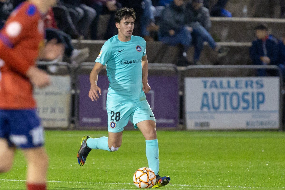 fcandorra's tweet photo. 🙌🏼 @MarcBombardo_ 

1⃣6⃣ anys té la criatura!

#OlotAndorra
#CopaCat
#SomTricolors 🔵🟡🔴
#Morabanc https://t.co/ZDTi6aspdE