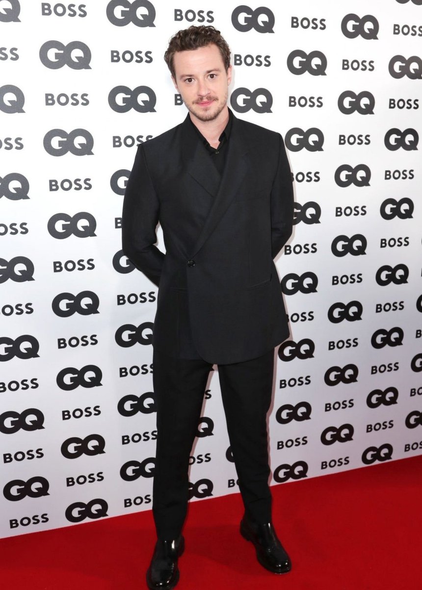 popgek's tweet photo. Joseph Quinn, GQ Men of the Year ödül töreninde. https://t.co/NNeV40idgQ