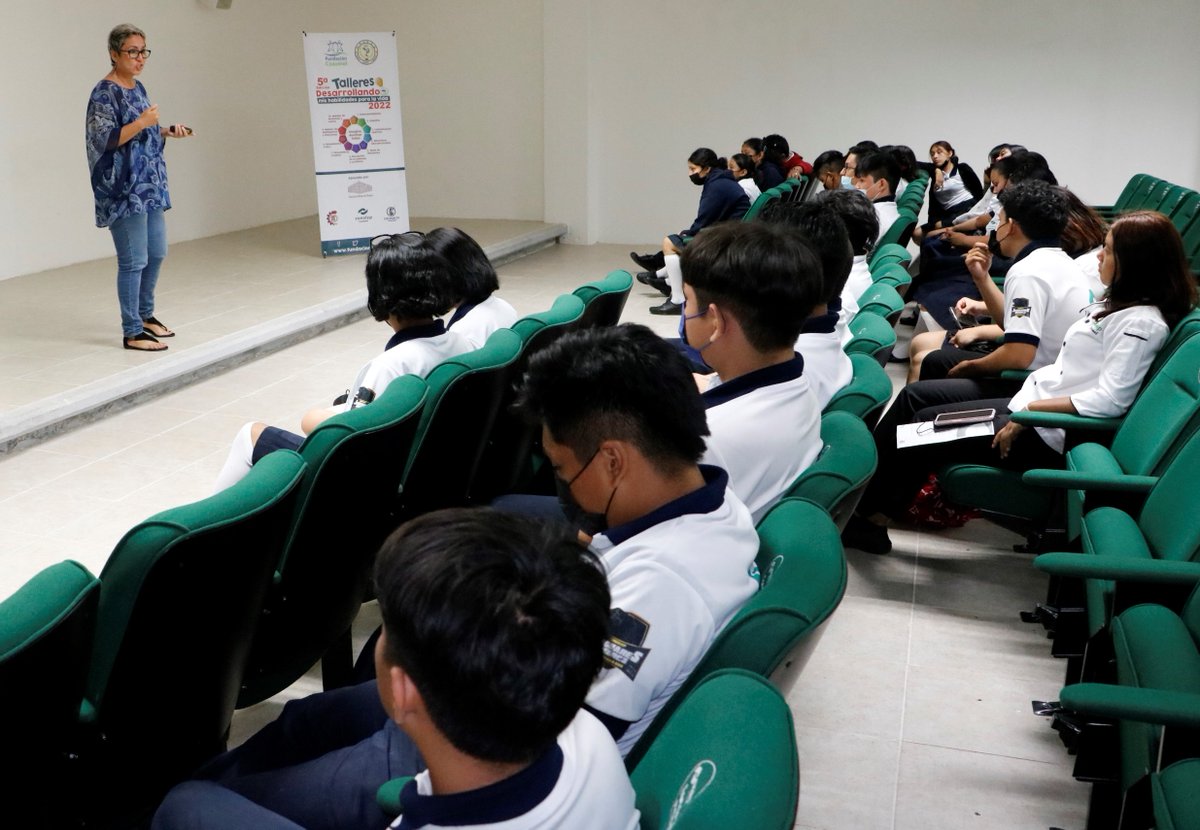 fccozumel's tweet photo. Hoy alianza con la #Unicva concluimos con el tema 5 de los talleres DHpV 5a Ed. con 31 estudiantes del @Conalep_Cozumel. Gracias Nora Hernández Rivera de la @FPMCOZUMEL por impartir este tema fundamental para los jóvenes. Programa apoyado por @NMontePiedad https://t.co/zJmsvaycFs