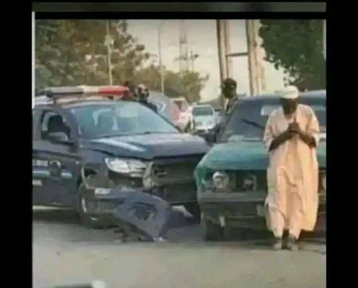 YusufSKF00's tweet photo. Ko wa kuke tunanin zai kira a waya😭💔? https://t.co/1YBBEHWh4D