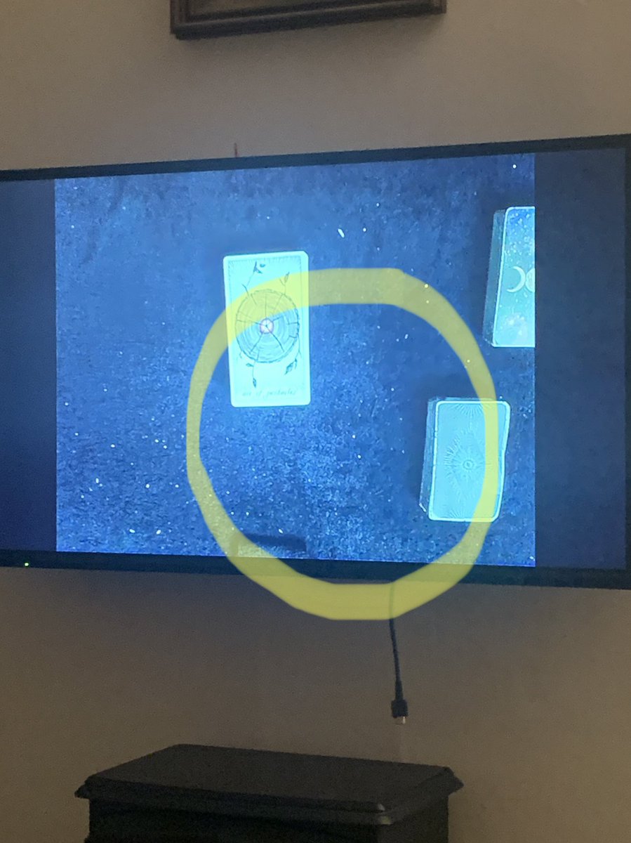 bizzielizzie77's tweet photo. @StevesLoveTarot @sexysoultribe errrrrm can anyone else see this? I’m getting AA Michael vibes from this BIG TIME! https://t.co/clIeOHXJ4T