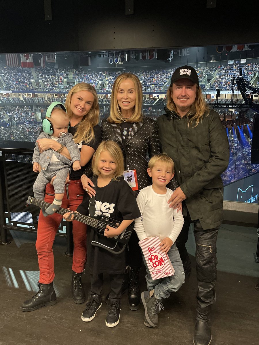 Royorbisonjr's tweet photo. VetsAid 2022 was a great success!

Thank you to Joe &amp; Marjorie Walsh and all the great artists, incredible fans &amp; heroic veterans who made it happen.

Here is a family picture from #VetsAid

l to r: #LoveOrbison #AsaOrbison #RoyOrbison3 #MarjorieWalsh #BoOrbison #RoyOrbisonJr https://t.co/McpIbrS7KO