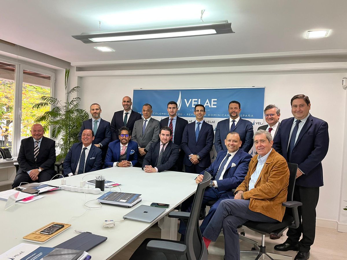 Felicitamos al equipo de Velae España por su nombramiento como finalistas en la Gala Nacional del Derecho Legal Marcom:

🏅Mejor iniciativa de Marketing, Comunicación o Desarrollo de Negocio para España en Banda 2
¡Orgullosos de su excelente trabajo!
#LegalMarcom #VelaeLegalGroup