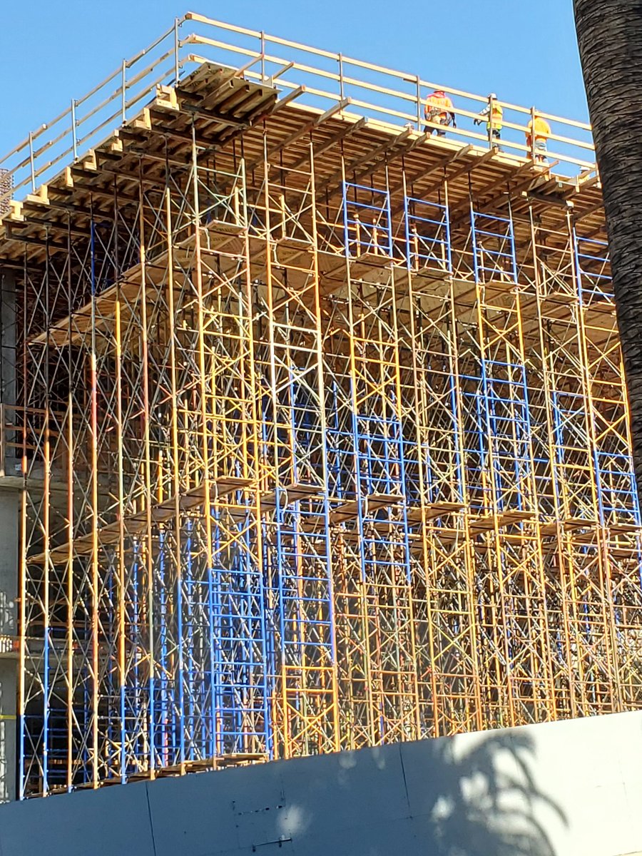 ellettcheyne's tweet photo. #building https://t.co/pWAfhn8WPI