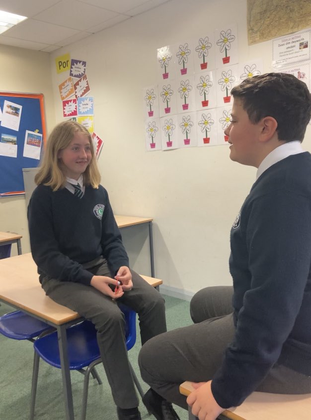 ITM Gwynllyw (@itmgwynllyw) on Twitter photo Disgyblion Blwyddyn 8 yn sgwrsio’n hyderus yn Eidaleg heddiw. Efallai mae’n well peidio sôn am y rap. 😂
Year 8 chatting confidently in Italian today. The less said about the rap they composed the better. 😂
🇮🇹🇮🇹🇮🇹
#ieithyddionydyfodol
#italiano
<a href="/williamssenora1/">Señora Williams</a>
<a href="/YsgolGwynllyw/">Ysgol Gymraeg Gwynllyw</a> Disgyblion Blwyddyn 8 yn sgwrsio’n hyderus yn Eidaleg heddiw. Efallai mae’n well peidio sôn am y rap. 😂
Year 8 chatting confidently in Italian today. The less said about the rap they composed the better. 😂
🇮🇹🇮🇹🇮🇹
#ieithyddionydyfodol
#italiano
<a href="/williamssenora1/">Señora Williams</a>
<a href="/YsgolGwynllyw/">Ysgol Gymraeg Gwynllyw</a>