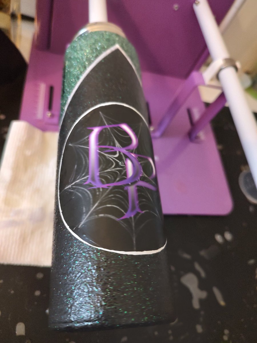 RazorsEdgeRaz's tweet photo. Finishing up on the work table today. 
Another tumbler for friend (and former Boss lady from the Gothika DJ days.) for a member of the BF team.

If you like smelling good and soaps and bath bombs, check her out at @BF_Makeup https://t.co/hUkHOMwAG4