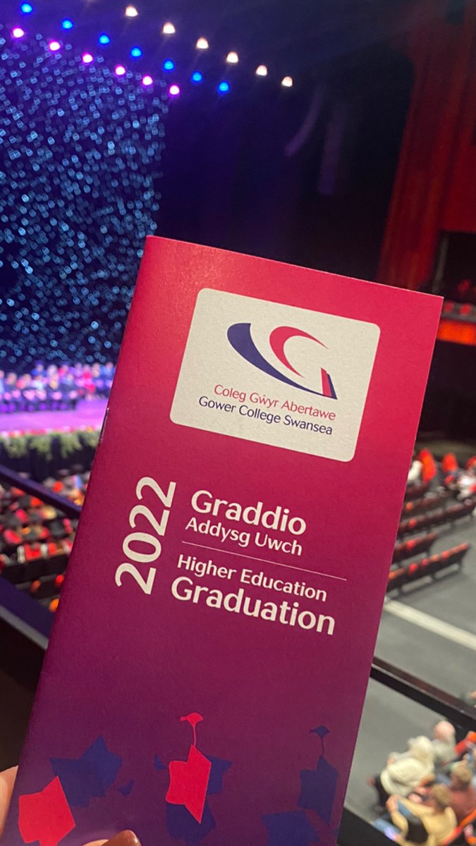 GowerCollegeSwa's tweet photo. Ein ail seremoni o’r diwrnod - dosbarth 2022!

Da iawn i chi gyd, rydym mor falch 🎓👏🏻 #GCSGrad #cy @ArenaAbertawe Arena Abertawe https://t.co/fSW3u1WFTi