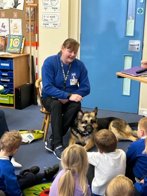 HagbourneSchool's tweet photo. As part of our topic, Reception were lucky enough to have a special visit from Sally and her guide dog Rex. We found out so much and really enjoyed meeting them. @guidedogs https://t.co/7N44hoVwEo