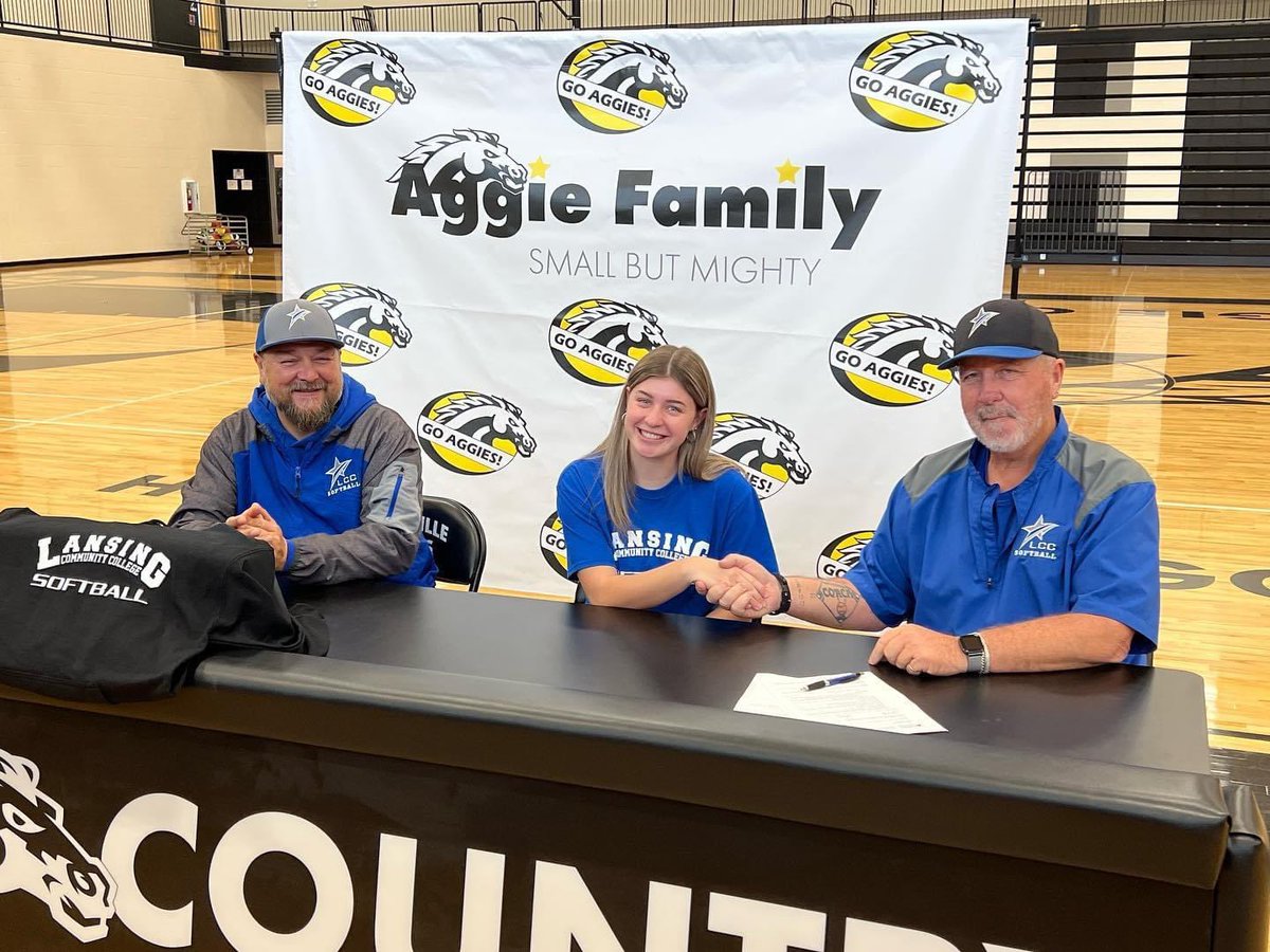 Congratulations to <a href="/gracietaylor41/">Gracie Taylor</a> on signing her LOI to play at Midwest powerhouse Lansing Community College! She will be a great addition to this squad!