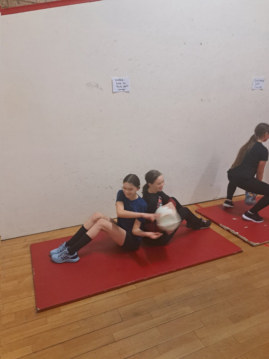 Stephen01336756's tweet photo. Haydock Girl's back smashing  the Gym https://t.co/XOG5eOrg2v