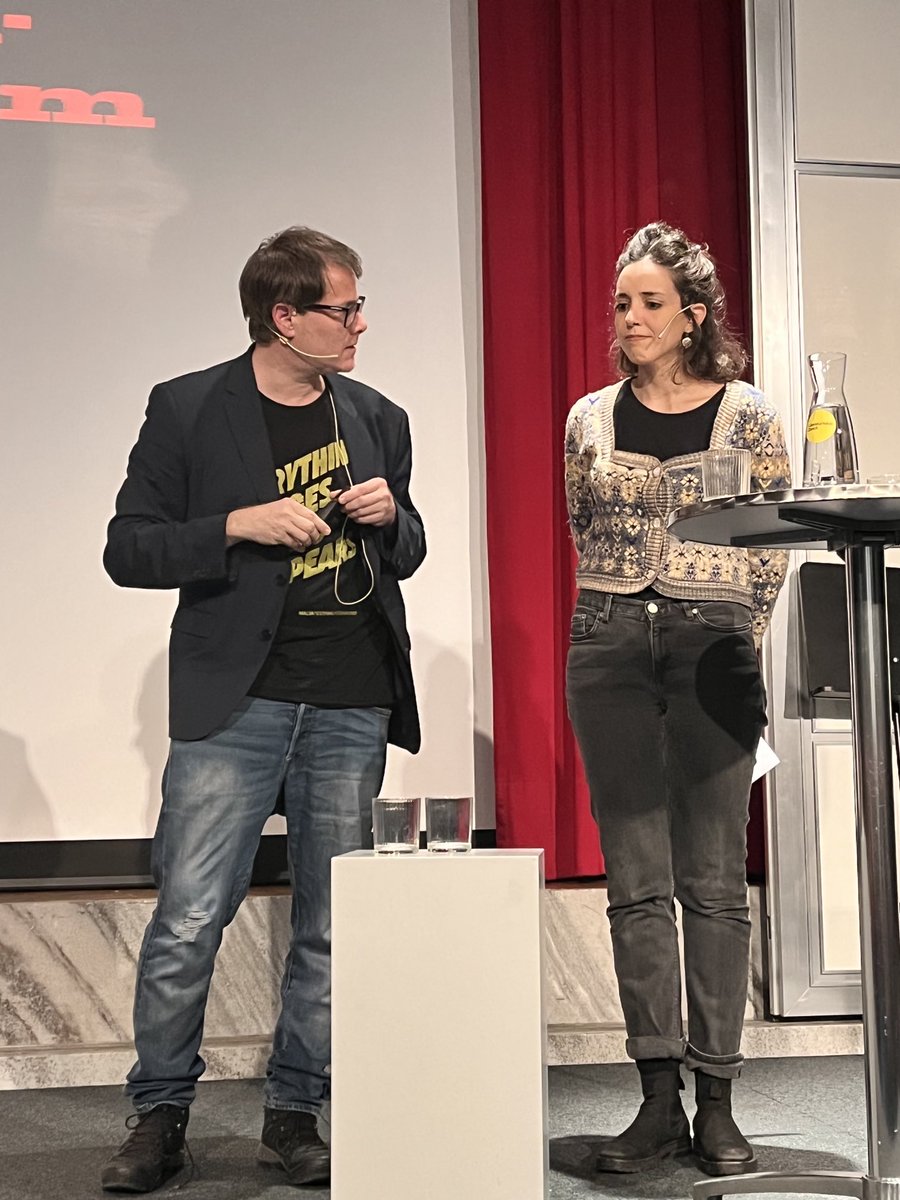 sophiewitt_'s tweet photo. @iipm_milorau Warum #Kunst? Zürcher Poetikvorlesung, diesmal mit der St. Galler Erklärung #Schepenese https://t.co/9PrhvlSnlk