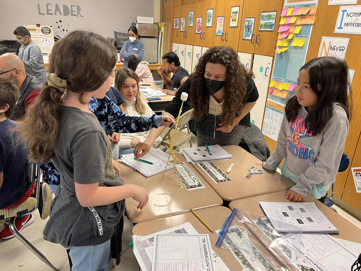 What a great morning having the parent in for our Marshmallow Stem Challenge! <a href="/SearingtownK5/">Searingtown School</a>  #stemchallege #teamwork