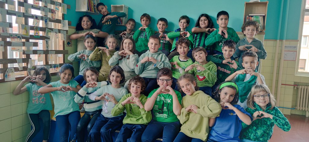 lasallesestao's tweet photo. @lasallesestao ingurumena BETI zaintzen. Gelako konpromezua sinatu dute #Agenda2030 aren alde. Baliabideen erabilera neurri arduratsuan sustatuko dute #natura #Hobeelkarrekin #lasallegara #ingurumena #elkarbizitza https://t.co/d3IROukqna