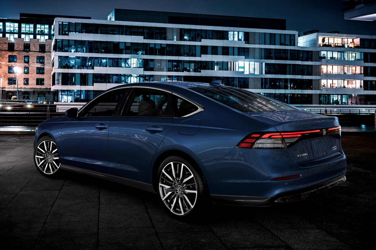 HondaCanada's tweet photo. The all-new 11th-generation Accord, longer, sleeker with premium proportions and a more fun-to-drive personality.
#Honda #Accord #sedan #11thgen https://t.co/W7rzu2Xfr8