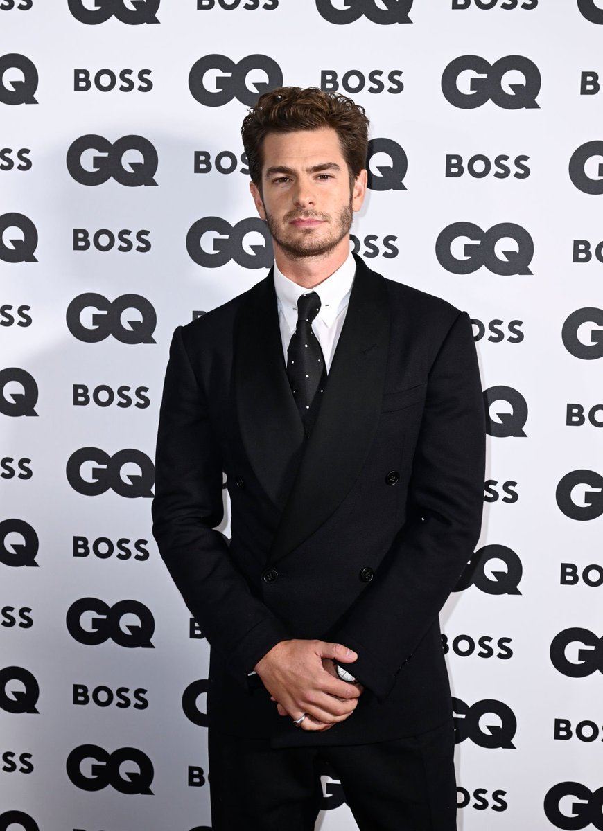 popgek's tweet photo. Andrew Garfield, GQ Men of the Year ödül töreninde. https://t.co/mKkUcXKoFQ