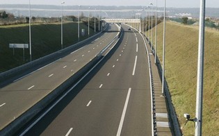 MGUEYEofficiel's tweet photo. L'Autoroute Mbour-Kaolack (100km) s'inscrit dans le cadre du développement des offres routières des axes stratégiques entre les régions du #Sénégal, une vraie politique d’intégration qui prend en compte la réalisation de grands corridors de transports.

@Macky_Sall #kebetu #dakar https://t.co/Y3MBXQGZm1