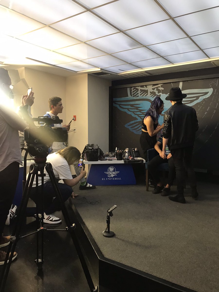MasterMakeUpTv's tweet photo. ¿Que estarán haciendo @diegors2092 y @AnWalrusmua con nuestros cuates de @ElUniversal ? #MOTM https://t.co/o2wSEagjN1