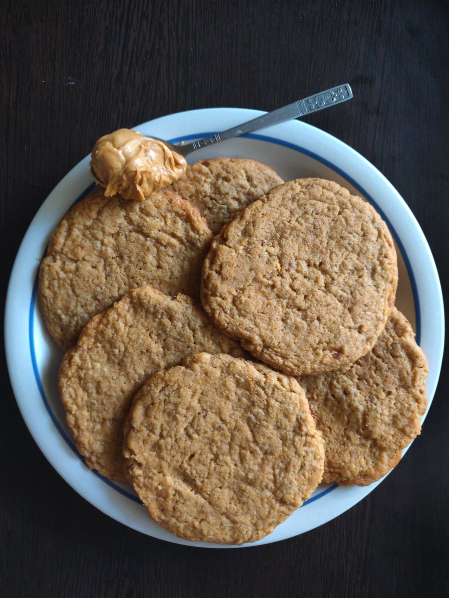Peanut butter cookies are always a winner🥜. Get 6 for $13.