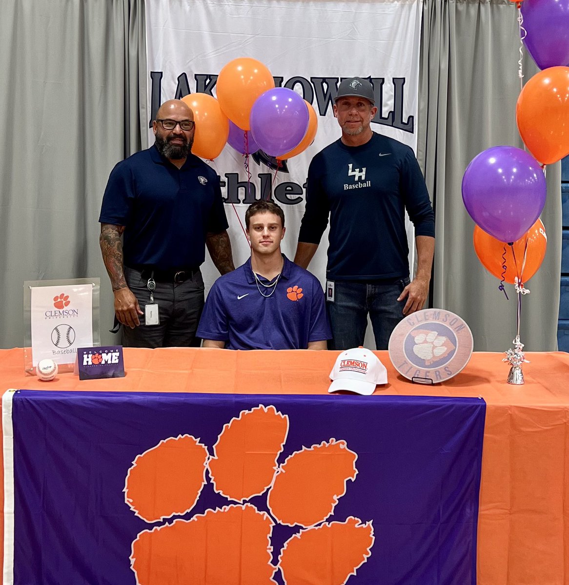 Congratulations to <a href="/ChanceFitzgera4/">Chance Fitzgerald</a> on signing his #NLI to Clemson University today!! 🐅⚾️
<a href="/LHHS_Athletics/">Lake Howell Athletics</a> <a href="/ClemsonBaseball/">Clemson Baseball</a>