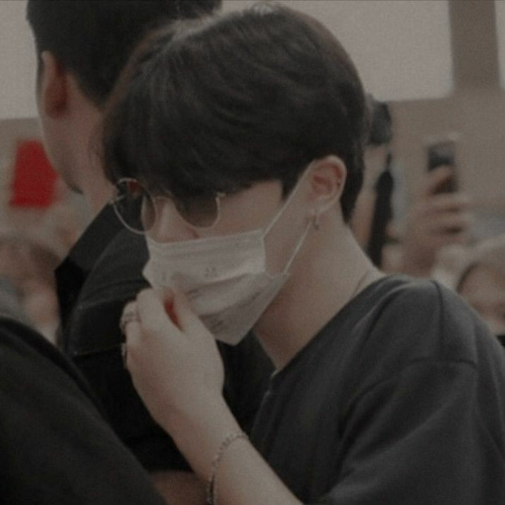 coldpurplerain's tweet image. Lovesick Boy; jkk au! 

Onde Jimin resolve abrir mão do amor de vez, mas conhece um garoto de cabelos cor de cereja que promete balançar seu coração uma última vez.