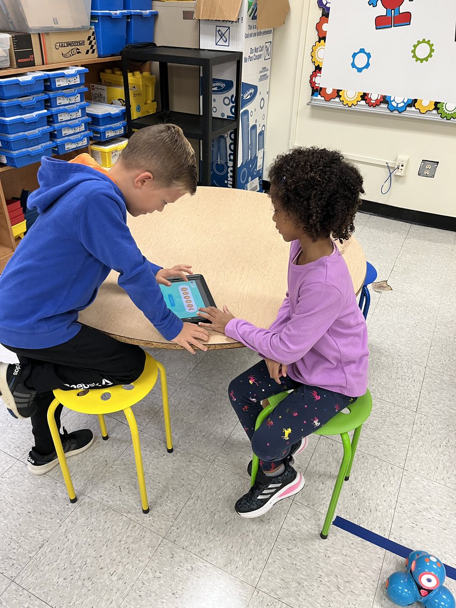 kcollazo's tweet photo. So much fun programming #Dash to make funny sounds, especially our own voices! #FirstGradeCoders @WonderWorkshop #STEM #STEMeducation https://t.co/bLLdYnIpbE