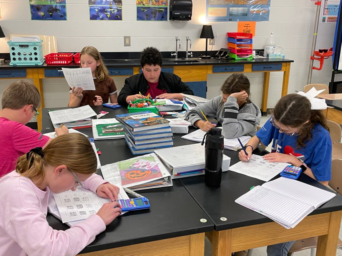 WhiteHouseMiddle tweet media