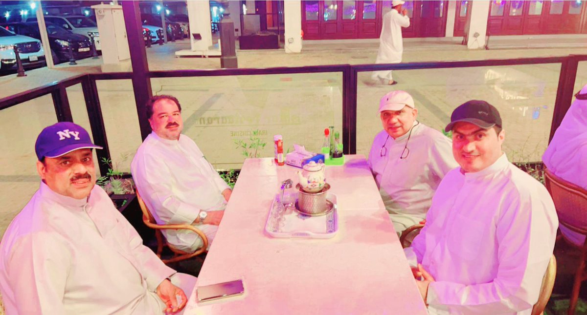 مع اعز الاصدقاء عبدالعزيز عاشور رئيس النادي العربي و علي مندني الاداري الناجح و زايد الفضلي العرباوي المخضرم 
. أكرمك الله بوسلطان على العشا الطيب