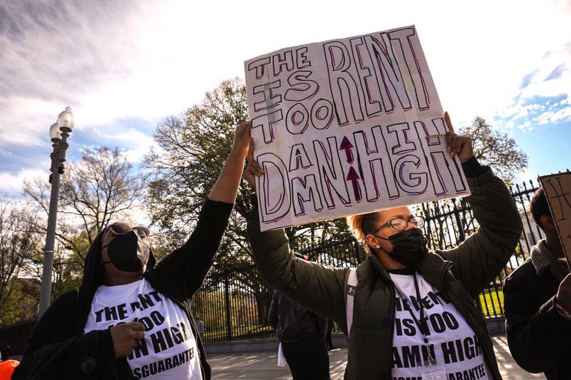 This morning 100 tenants rallied in front of the White House, seeking a meeting between tenants and <a href="/POTUS/">President Donald J. Trump</a> and his signature on an executive order—supported by 247 orgs—to regulate rents: ppls.ac/eol