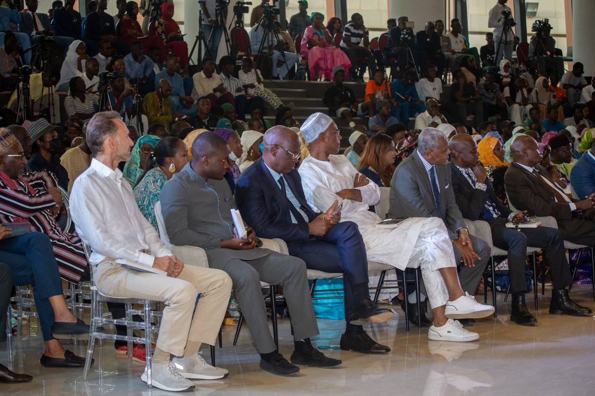 SallyThiam's tweet image. 1-MERCI DU FOND DU CŒUR ! La jeunesse, les diplomates, le gouvernement, les institutions du Sénégal,la société civile, les membres de l’opposition, les artistes, les professeurs. Mention spéciale à ma ma famille ! L’UNIVERSALISME ! #patrimoime #culture #senegal #kebetu #jeunesse