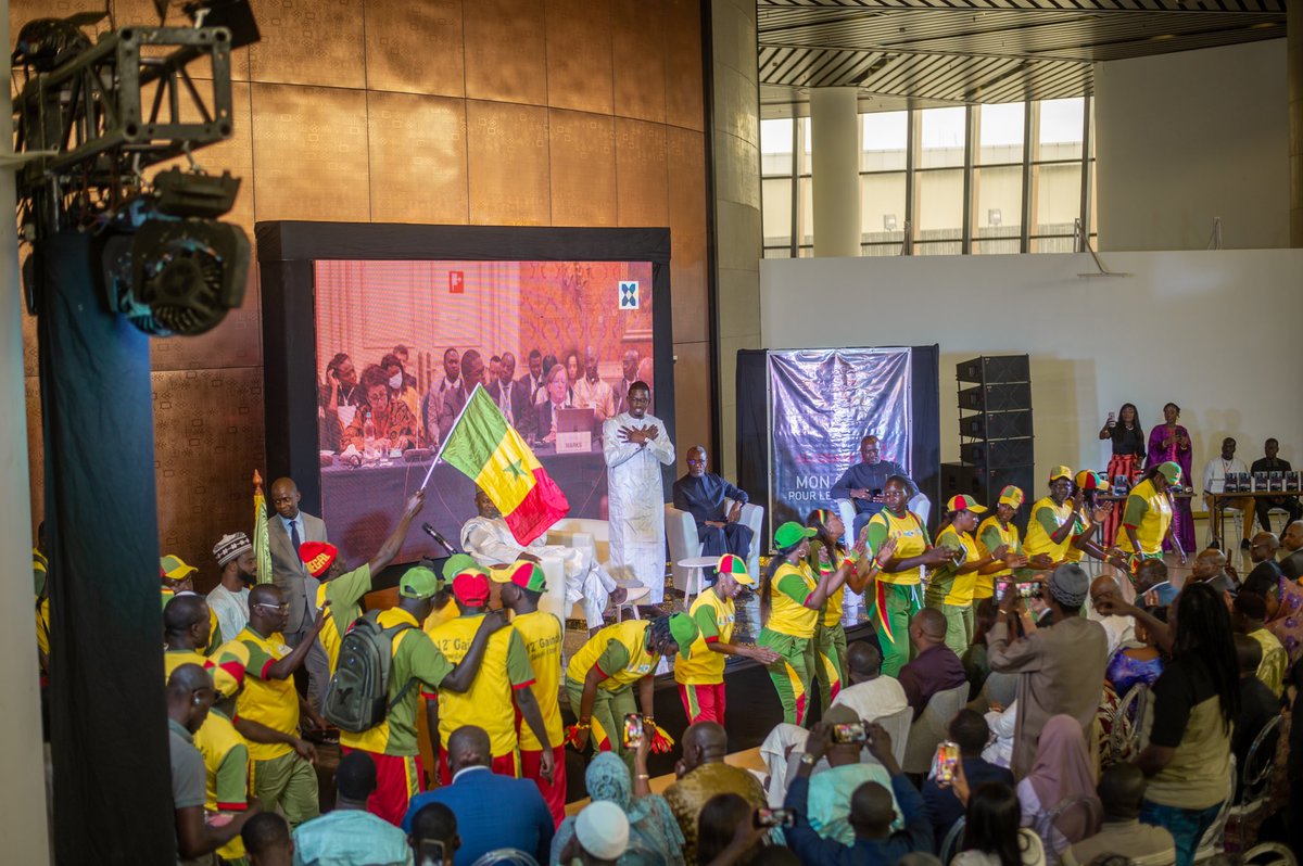 SallyThiam's tweet image. 1-MERCI DU FOND DU CŒUR ! La jeunesse, les diplomates, le gouvernement, les institutions du Sénégal,la société civile, les membres de l’opposition, les artistes, les professeurs. Mention spéciale à ma ma famille ! L’UNIVERSALISME ! #patrimoime #culture #senegal #kebetu #jeunesse