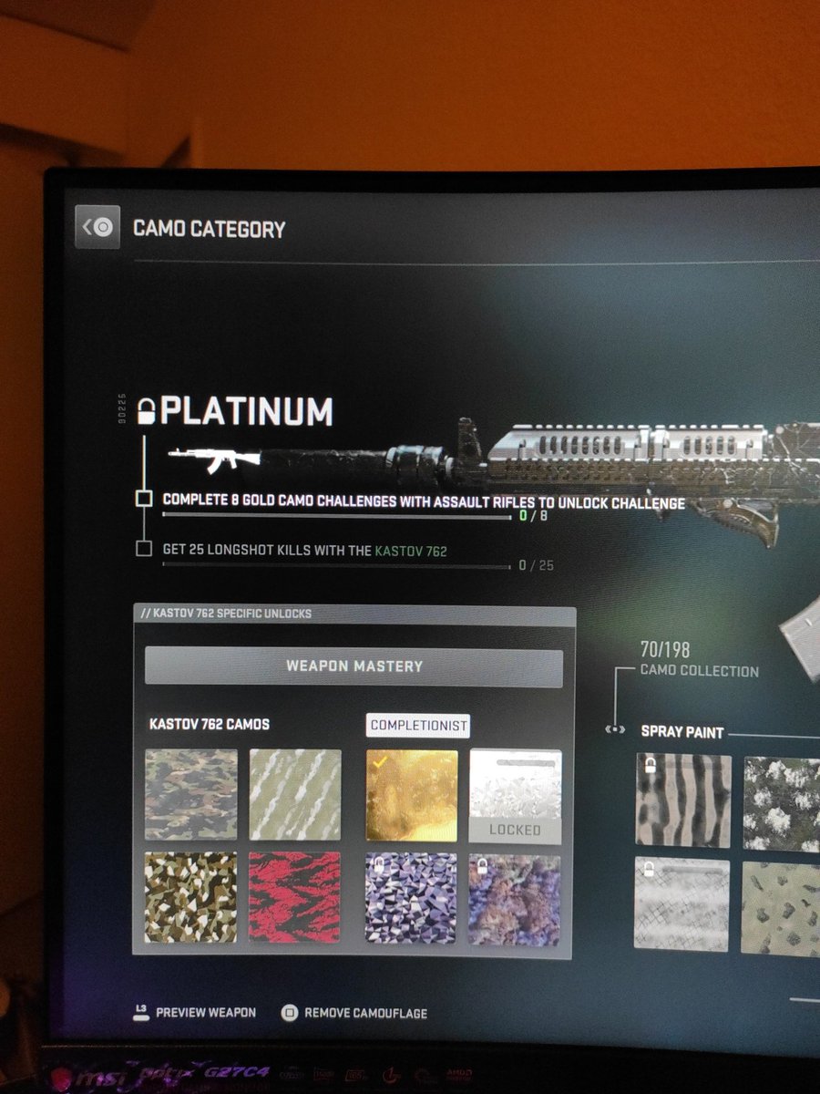 Rewineed's tweet photo. @ModernWarzone Happening to anyone else? All of my AR are gold except for the new one https://t.co/G1yfXdc06j