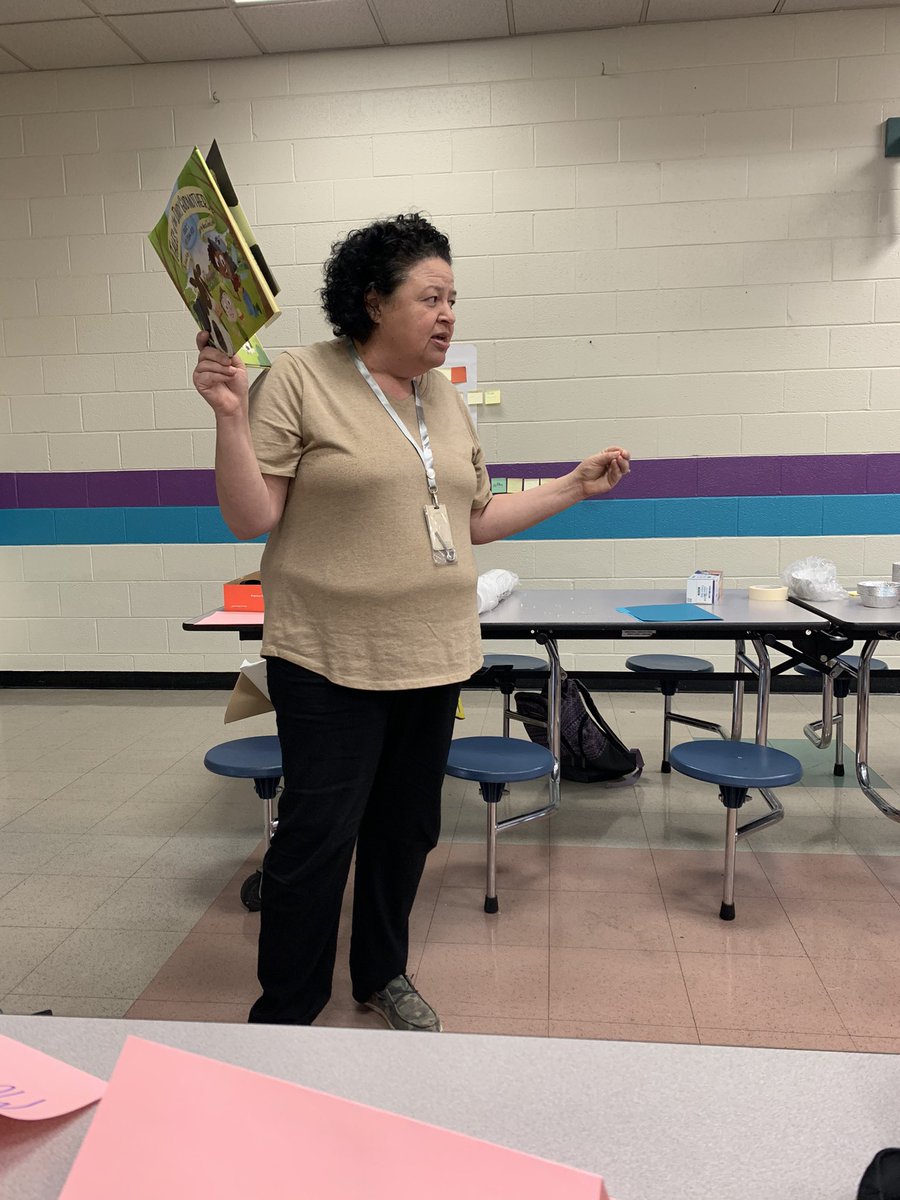 emilymphillips2's tweet photo. Making ice cream, eating ice cream, &amp; talking about food production during our Ag Tech PD this afternoon with @CedarHillFarm2 &amp; @loripeyton! @UnionESNC @JenniferDeaton7 @Renee_McKinnon1 @AGHoulihan https://t.co/UEz3fdPeu6
