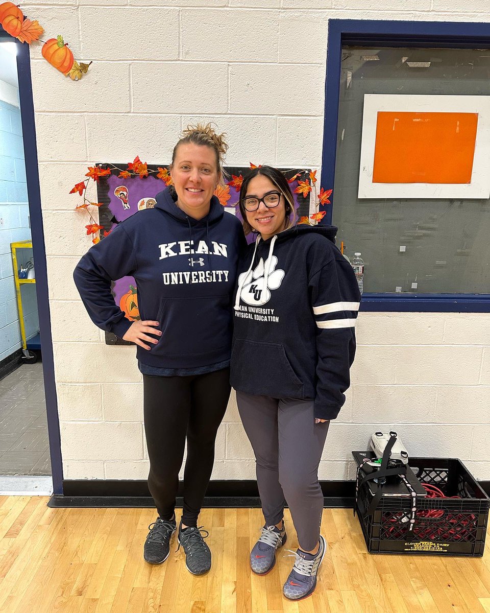 MrsGio828's tweet photo. Great day to be a BUC!! From dissecting earth worms to the college fair to seeing a former 2015 student who is now a college rep!!!! @sra.floresma #BHS @vincent_orrei @BHS_NJ https://t.co/MYNEu8Edn4
