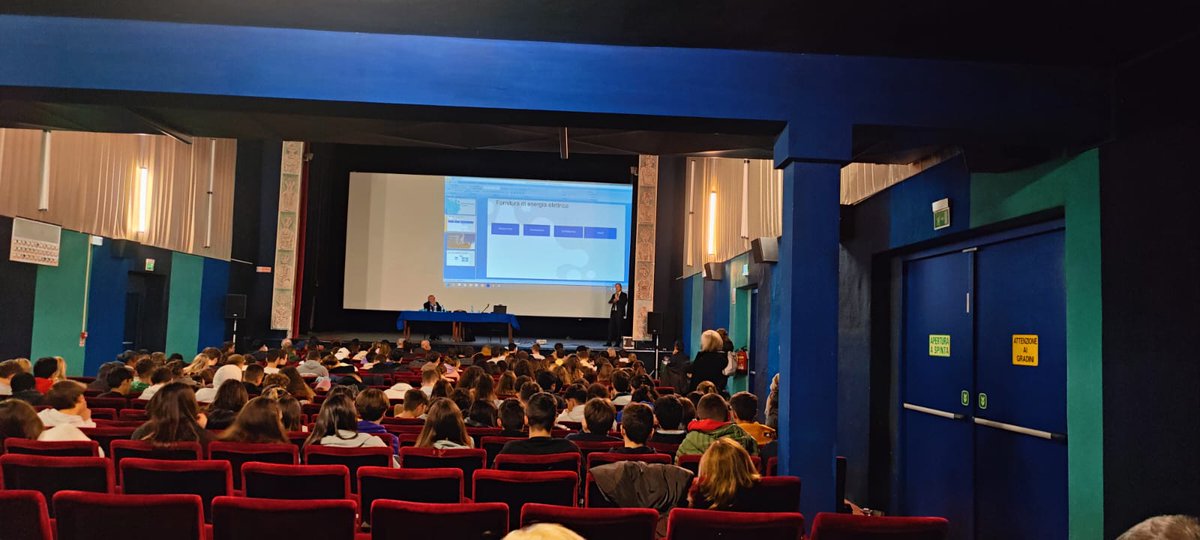 Oggi conferenza "Scienza e società" in cui gli studenti hanno potuto le relazioni di numerosi esperti sul tema dell'energia.
Grazie <a href="/progettovoghera/">progettovoghera</a> !