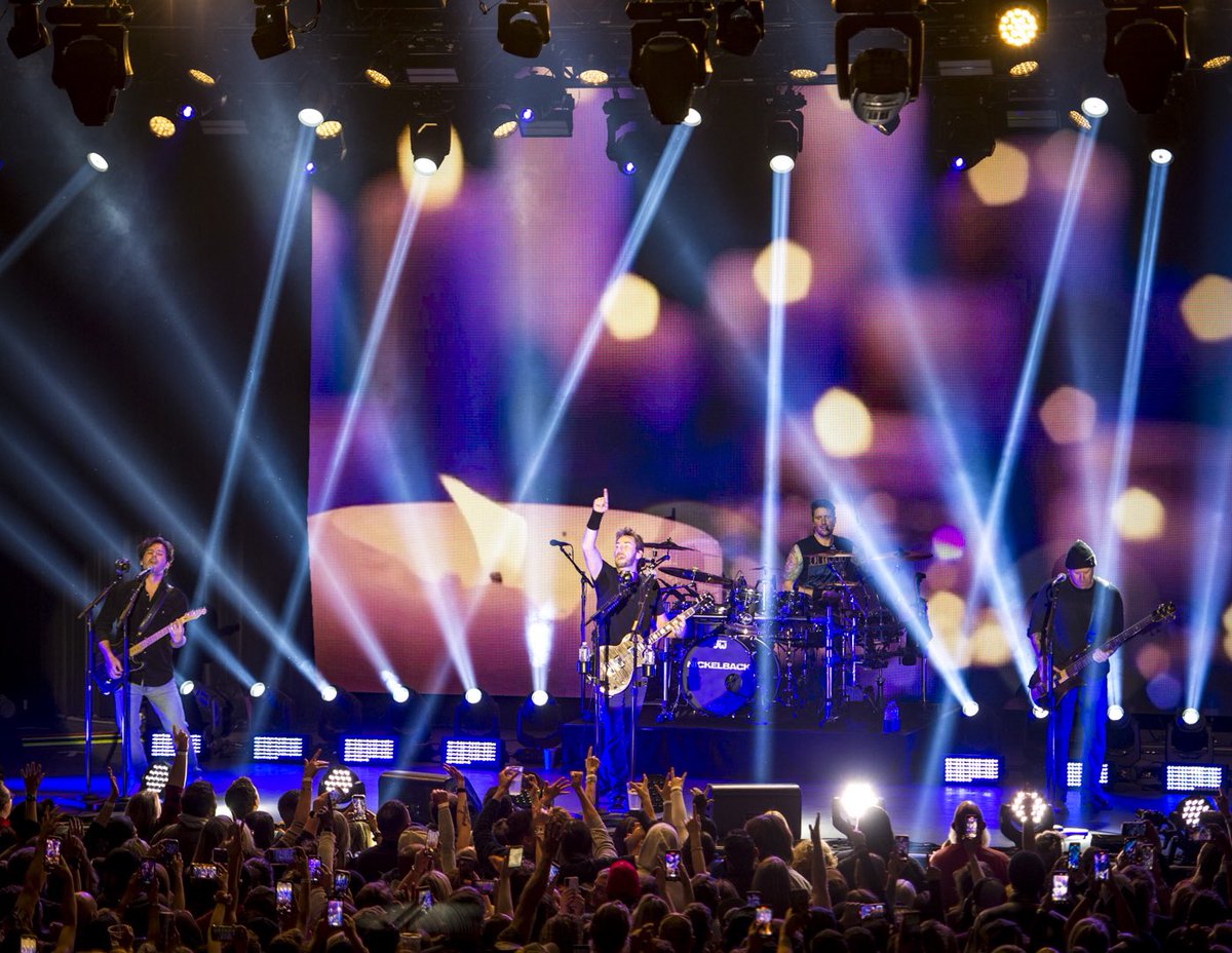 Nickelback's tweet photo. Toronto, thank you so much for having us! We’re off to New York!

📸 Richard Beland https://t.co/41VpS7YJ3U