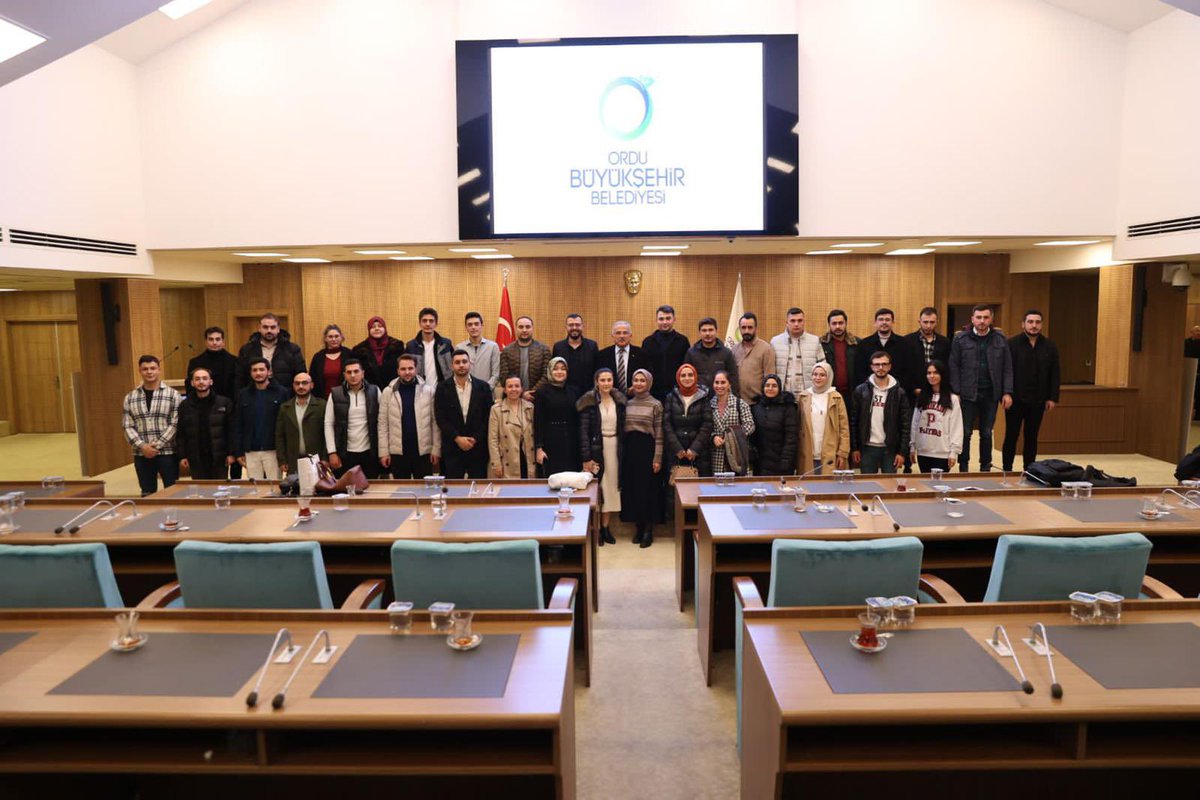 Memleket aşkı uğruna her daim mücadele eden Büyükşehir Belediye Başkanımız Sn. <a href="/mhilmiguler/">Dr. Mehmet Hilmi Güler</a>'i, İl Gençlik Kolları Başkanımız <a href="/muhammed_gultas/">Muhammed GÜLTAŞ 🇹🇷</a> ve yönetim kurulu üyelerimiz ile ziyaret ederek, Ferrero’ya karşı başlatmış olduğu hukuk mücadelesinde kendilerine desteklerimizi ilettik.