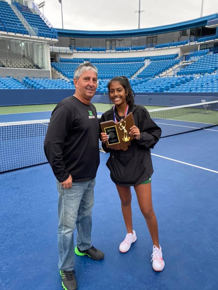 MasonSchools's tweet image. 6X champ Girls Tennis team, 2X Champ #FranchisePlayer Shyla Aggarwal &amp;amp; their #CometCulture Coach Mike Reid (whose hanging up his racket) were honored at last night's BOE mtg. Honorary Bd Member Colton presented Coach w/ #MasonMedallion for legacy of building #masonmomentum. 💚🎾
