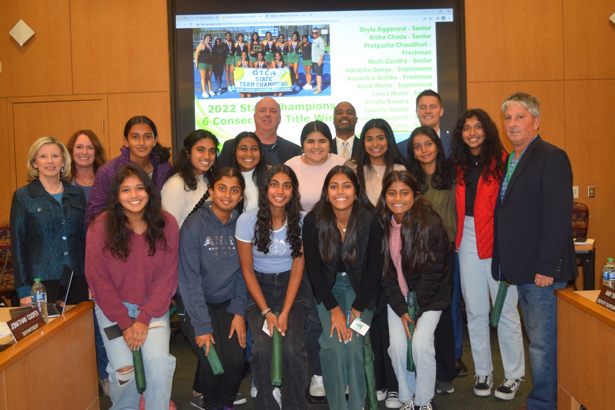 MasonSchools's tweet image. 6X champ Girls Tennis team, 2X Champ #FranchisePlayer Shyla Aggarwal &amp;amp; their #CometCulture Coach Mike Reid (whose hanging up his racket) were honored at last night's BOE mtg. Honorary Bd Member Colton presented Coach w/ #MasonMedallion for legacy of building #masonmomentum. 💚🎾