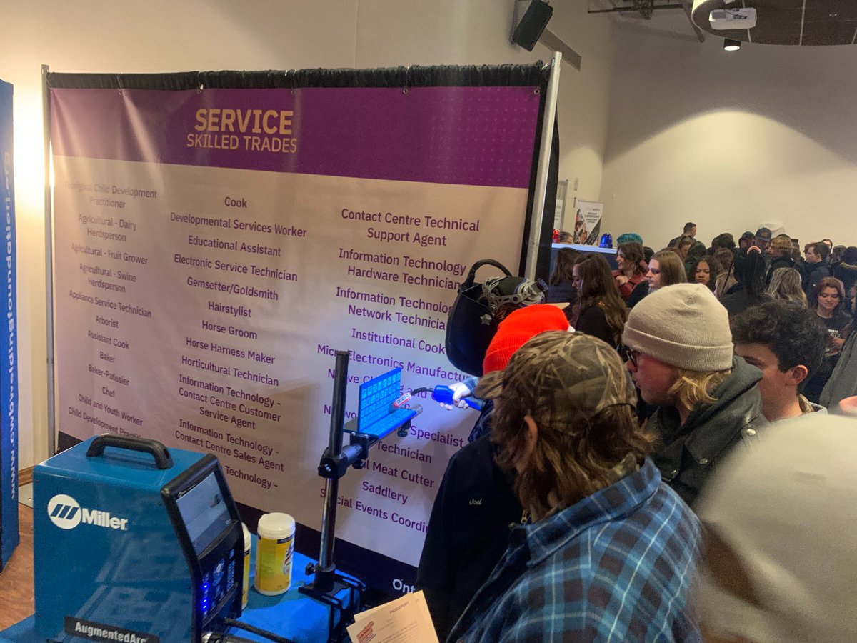 cwb_foundation's tweet photo. Thousands of students explored #skilledtrades careers through the interactive exhibits at the Level Up! Career Fairs for grades 7-12 in both London and Sudbury. Anyone who stopped by our booth were treated to a realistic and fun experience with our #welding simulator. https://t.co/EPTwr3S0yw