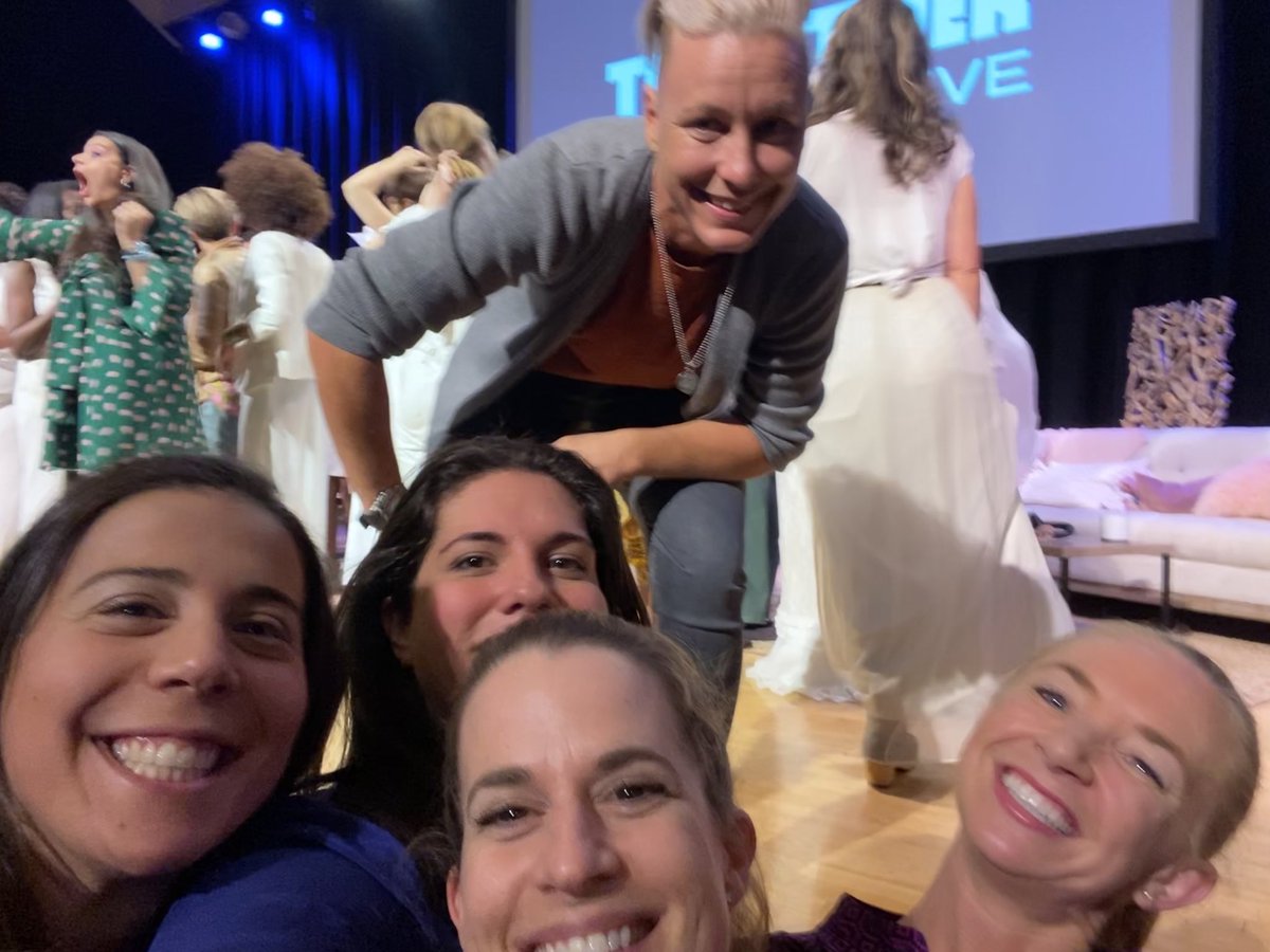 DPT2Go's tweet photo. @DrZoffness Hiiiii @GlennonDoyle @AbbyWambach ๐
This would be an AMAZING podcast for yโall!
Would love to chat about Dr. Zoffnessโ experience, mine, and a SLEW of other women in healthcare
Letโs do some hard things ๐๏ธ #MicReady https://t.co/0YzjEdrPJ5