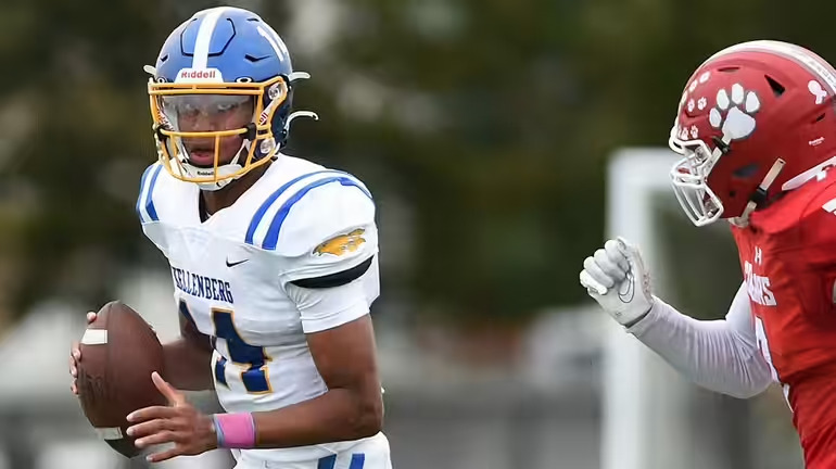 NY MADE FOOTBALL (@nymadefootball) on Twitter photo Friday Night Focus~
Senior Duel Threat QB Devin Page had a fantastic 2022 & career for the Kellenberg Firebirds!! Devin has committed to play @PENNfb!!
🔹2022- 1,898 passing, 811 rushing & 22 Total TDs
🔸Career- 3,187 passing, 1,167 rushing & 37 TDs
#NYmade <a href="/_devinpage_/">Devin Page</a> Friday Night Focus~
Senior Duel Threat QB Devin Page had a fantastic 2022 & career for the Kellenberg Firebirds!! Devin has committed to play @PENNfb!!
🔹2022- 1,898 passing, 811 rushing & 22 Total TDs
🔸Career- 3,187 passing, 1,167 rushing & 37 TDs
#NYmade <a href="/_devinpage_/">Devin Page</a>