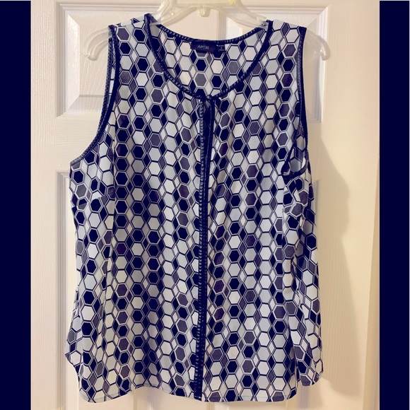 melissalwh's tweet photo. So good I had to share! Check out all the items I'm loving on @Poshmarkapp #poshmark #fashion #style #shopmycloset #apt9 #altardstate #rosecottage: https://t.co/hrCJdJKL9K https://t.co/K0GjSk4x5Y