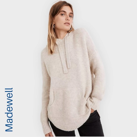 Enchantedstyle3's tweet photo. So good I had to share! Check out all the items I'm loving on @Poshmarkapp from @diannahaze636 #poshmark #fashion #style #shopmycloset #lizclaiborne #madewell #nike: https://t.co/8aJt5PtQQQ https://t.co/9OODomO3Hx