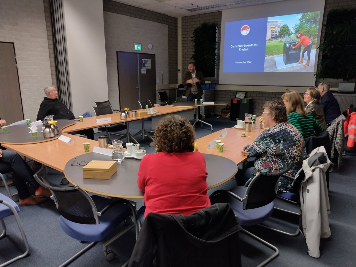 SytzeDijkstra's tweet photo. Ried #Noardeast op werkbezoek bij Omrin. Veel afvalscheiding, recycling en circulair. #comsumptiemaatschappij https://t.co/L3FT1pTur8
