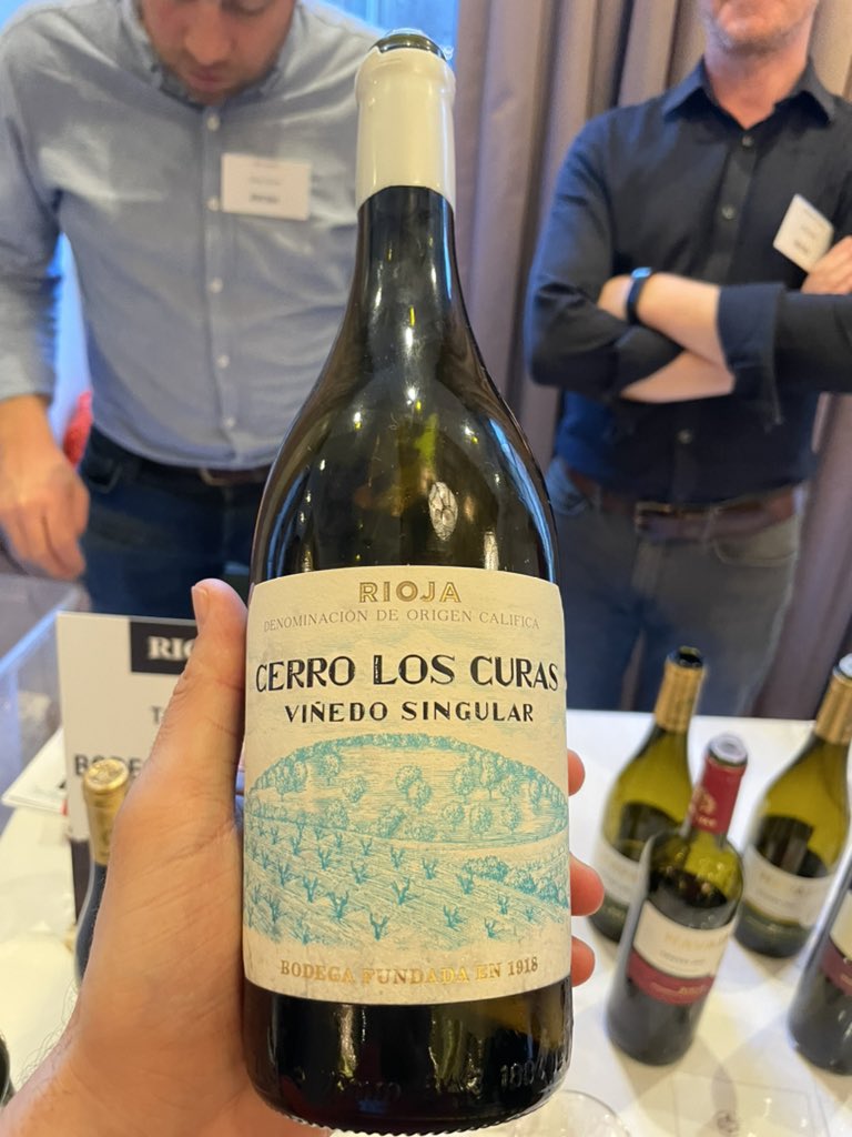 Solera_Wine's tweet photo. Good to see @timatkin on Rioja masterclass today in Dublin shearing his knowledge about this wine region. Great work 👏 https://t.co/o4sUQH0kZU