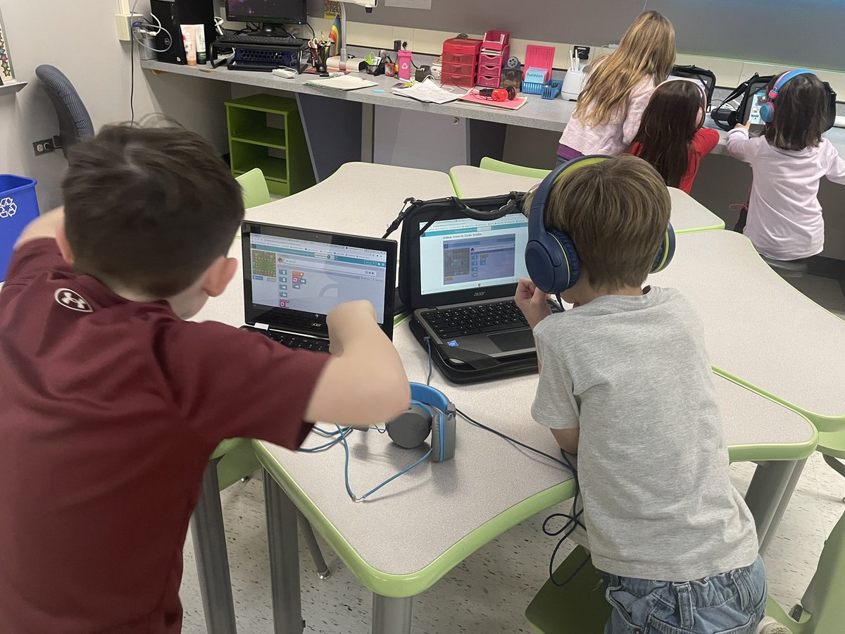 AmandaStrickler's tweet photo. Pair programming with https://t.co/FYpAWtIhnS this week. Dance Parties, Minecraft puzzles, Angry Birds, and Sprite Labs. They love creating and sharing their programming! #STEM #PLTW #BHWarriorPride @Bighollowelem https://t.co/qaLFPn8KDk