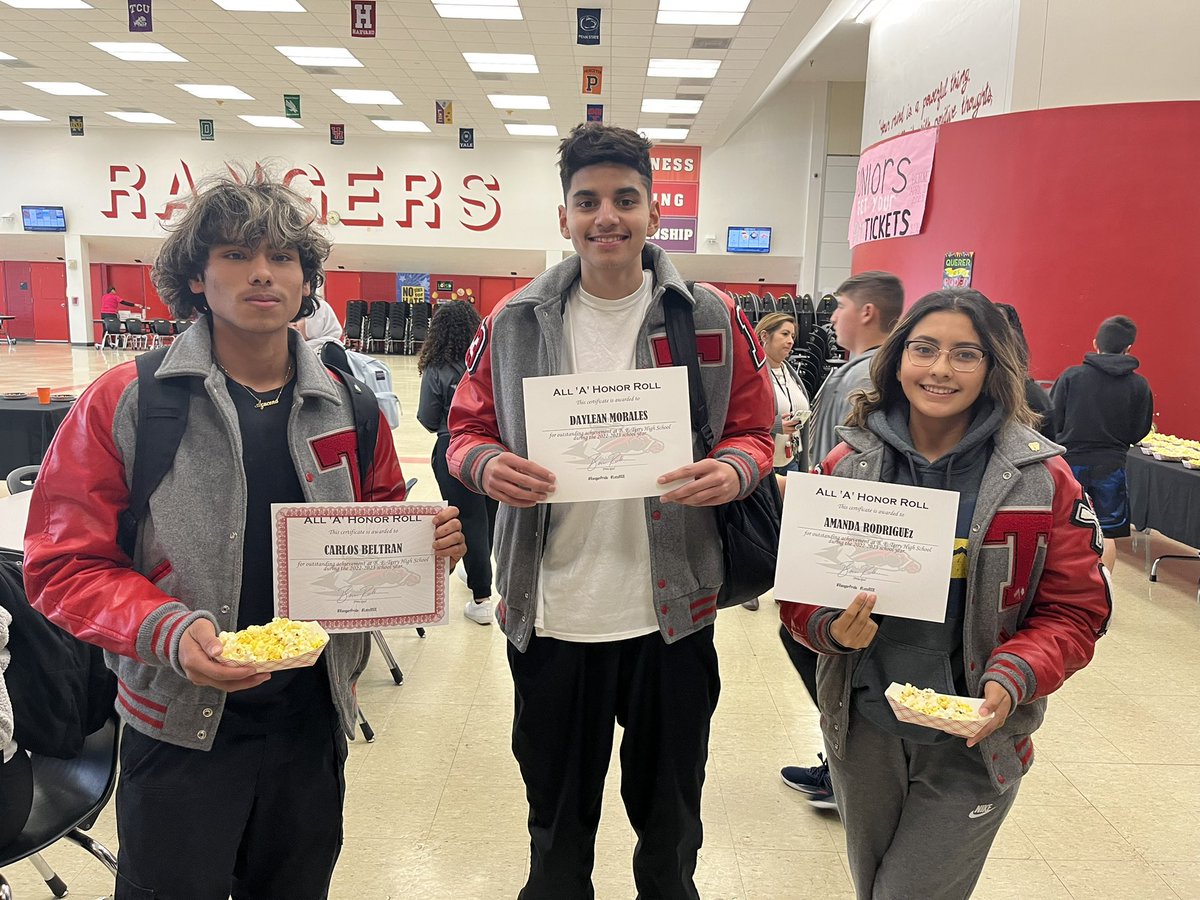 PrincipalTorres's tweet photo. All Aβs students celebration π ππ΄β«οΈπ΄β«οΈ #TerryHS #RangerPride #MrTorres #uncompromised https://t.co/zpX3YVPKMN