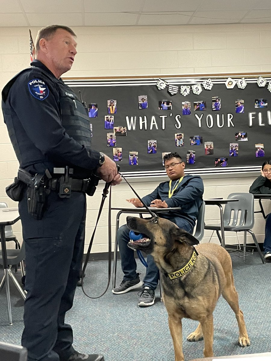 UranLandCWHS's tweet photo. Thank you to Officer Mayo for taking time to show my Street Law Classes how he works with Astra! @CFISDPDChief @JVSocialStudies @jvhsprincipal https://t.co/1LTqFyvltt