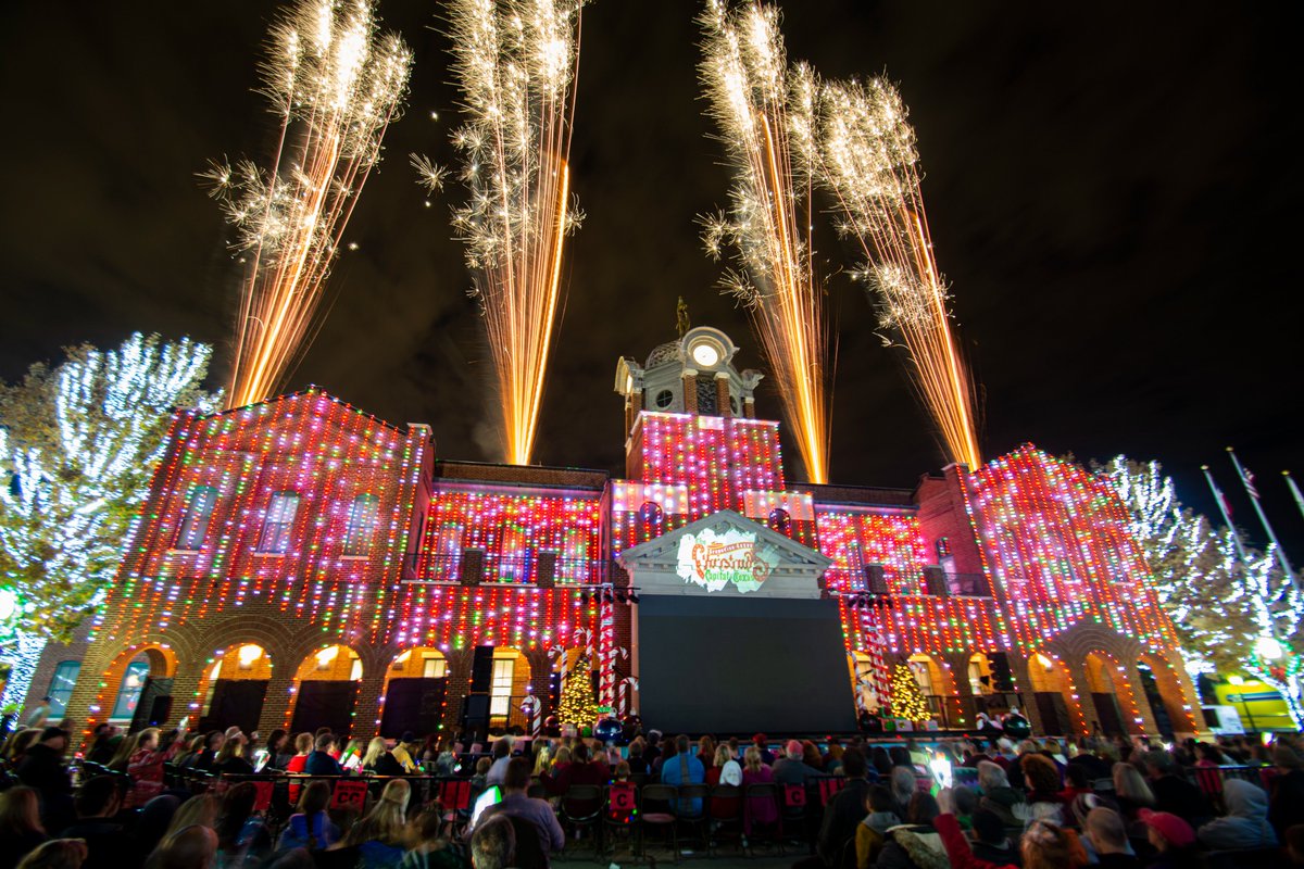 GrapevineTXCity's tweet photo. 34th Annual Carol of Lights: Mon, 11/21 on Historic Main St, #GrapevineTX. This all-new event will stretch fr: NW Hwy to Dallas Rd starting @ 4p. Enjoy activities, food, vendors &amp; live performances. Tree-lighting at 6:30p &amp; fireworks at 7:30 &amp; 8:30p. https://t.co/hOIi7M6EDa https://t.co/eUDaSW4rA9